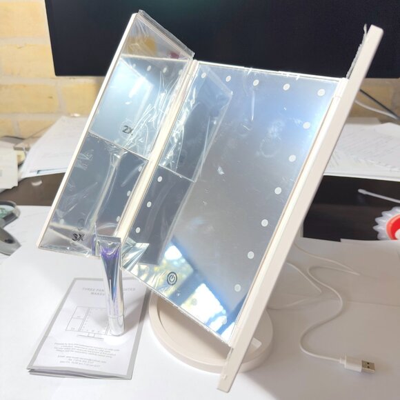 MAKEUP VANITY MIRROR LED Lights. 2X, 3X, 10X Magnification. USB CHARGING CABLE - Picture 12 of 16